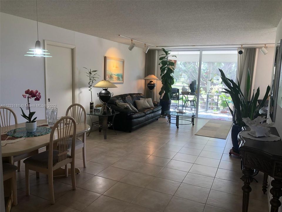 Recently Sold: $294,900 (2 beds, 2 baths, 1300 Square Feet)