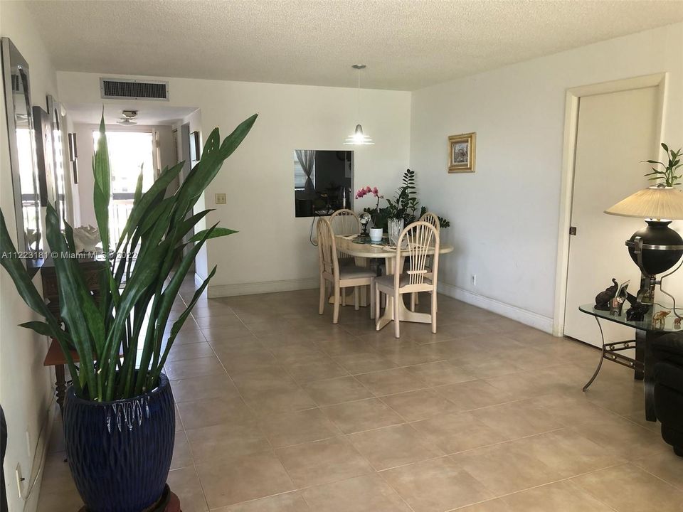 Recently Sold: $294,900 (2 beds, 2 baths, 1300 Square Feet)