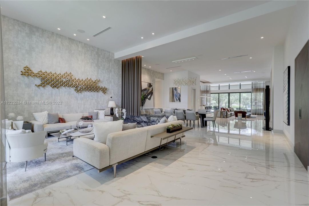 Recently Sold: $3,200,000 (6 beds, 5 baths, 4843 Square Feet)