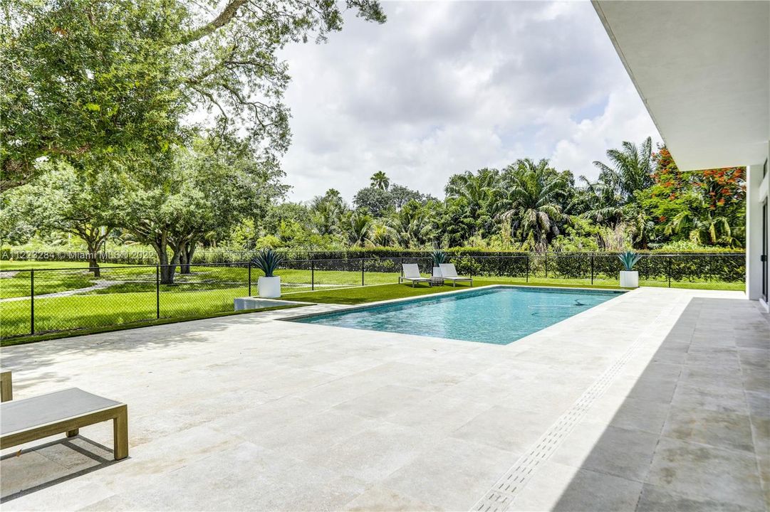 Vendido Recientemente: $3,200,000 (6 camas, 5 baños, 4843 Pies cuadrados)