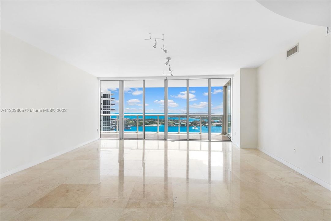 Recently Sold: $3,300,000 (3 beds, 3 baths, 2158 Square Feet)