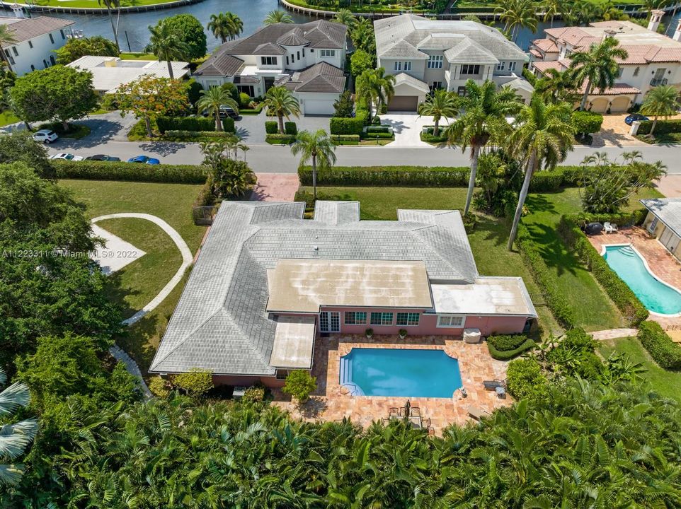 Recently Sold: $12,000,000 (8 beds, 7 baths, 6177 Square Feet)