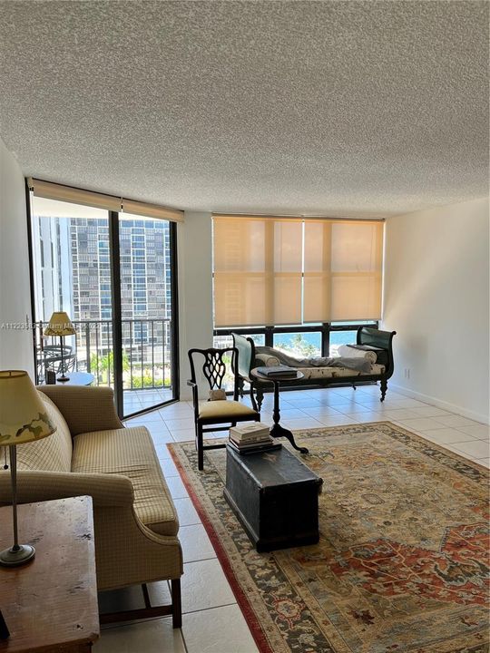 Recently Sold: $450,000 (1 beds, 1 baths, 1005 Square Feet)