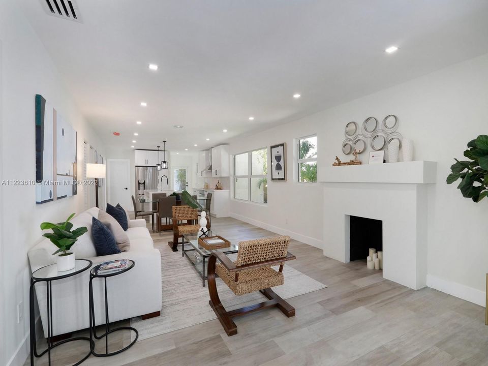 Recently Sold: $2,095,000 (4 beds, 3 baths, 2076 Square Feet)