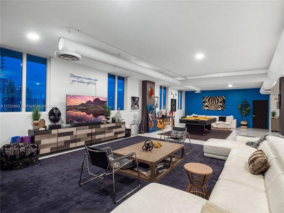 Recently Sold: $3,000,000 (4 beds, 4 baths, 4965 Square Feet)