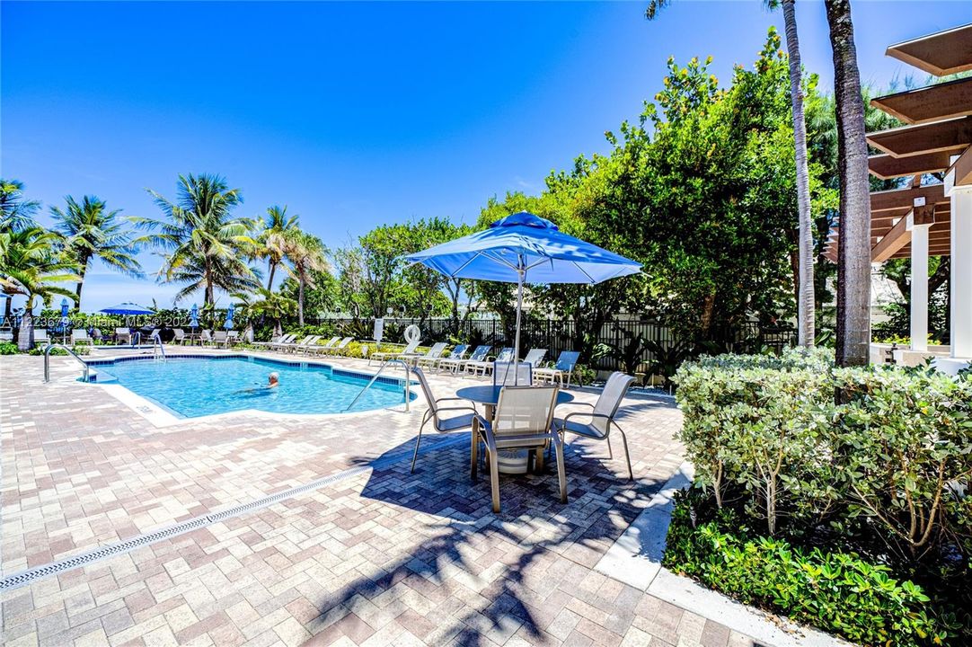 Recently Sold: $1,095,000 (3 beds, 3 baths, 1685 Square Feet)