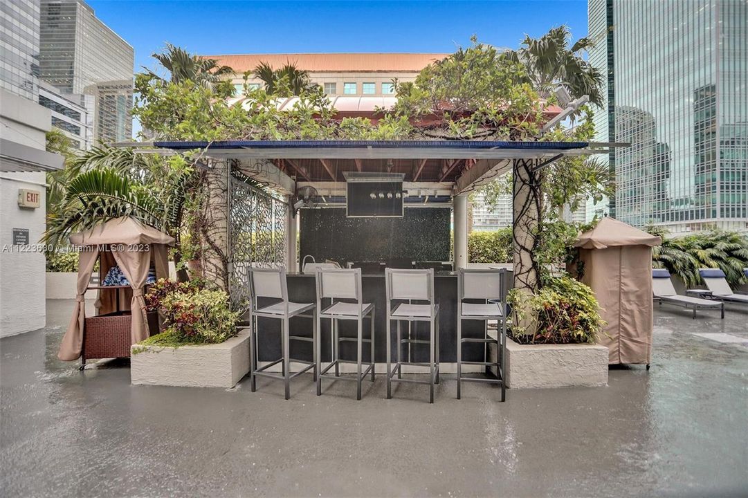 Recently Sold: $450,000 (2 beds, 2 baths, 930 Square Feet)