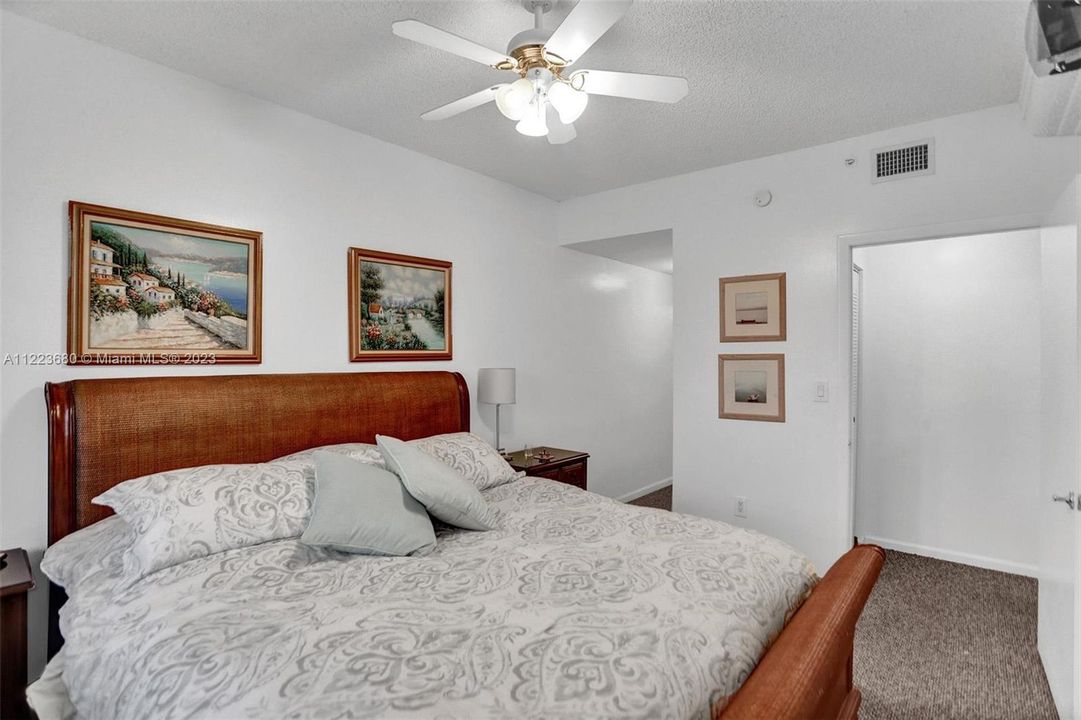 Recently Sold: $450,000 (2 beds, 2 baths, 930 Square Feet)