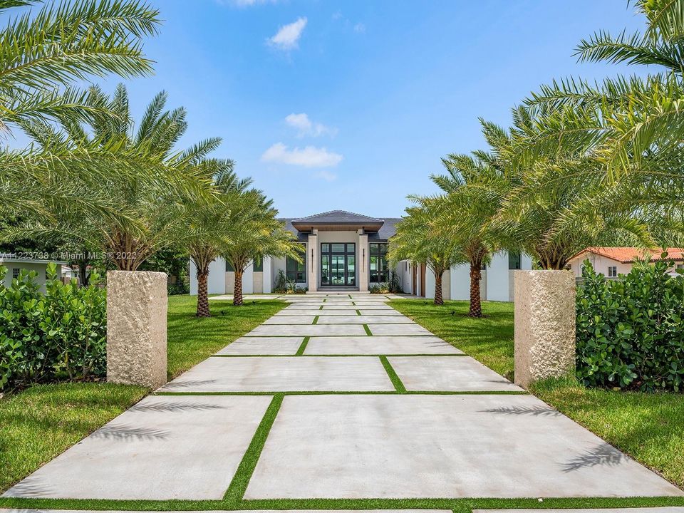 Recently Sold: $3,650,000 (5 beds, 6 baths, 4914 Square Feet)