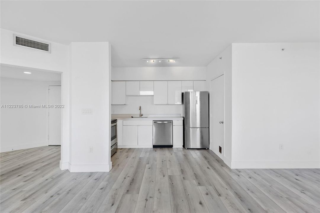 Recently Sold: $569,000 (1 beds, 1 baths, 806 Square Feet)