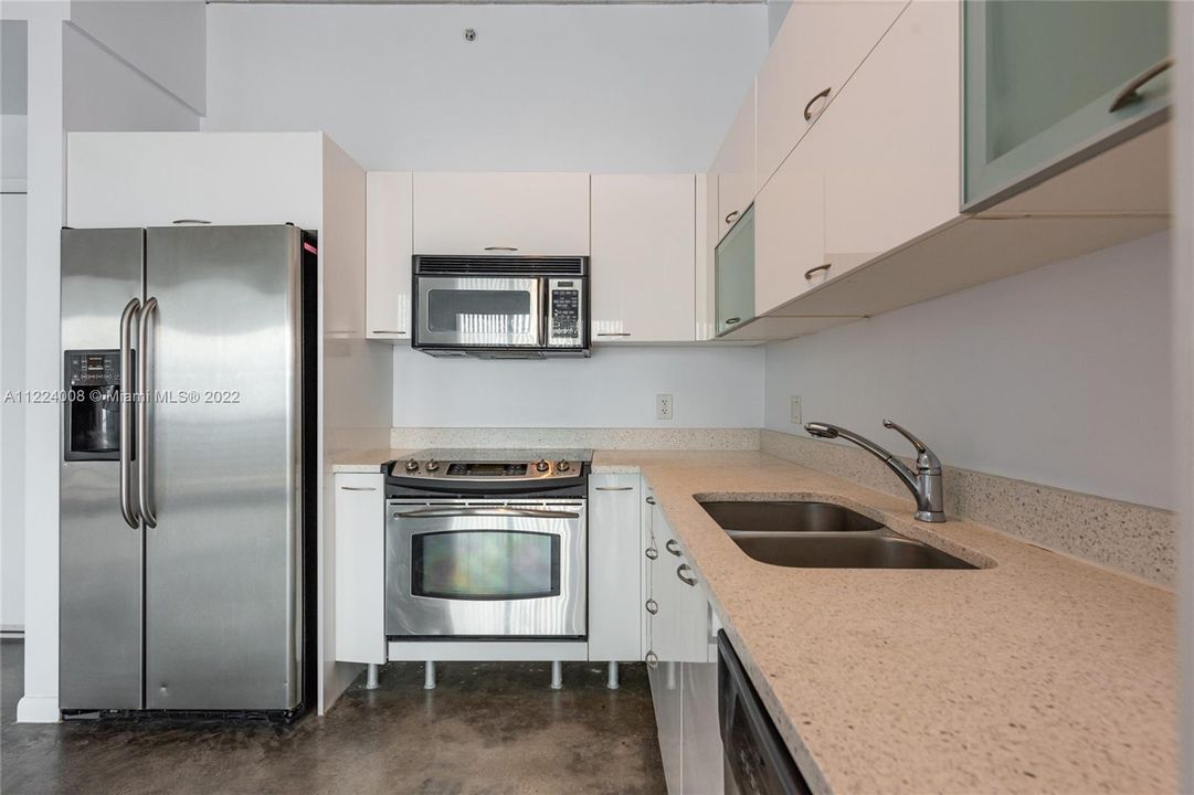 Recently Sold: $330,000 (1 beds, 1 baths, 651 Square Feet)