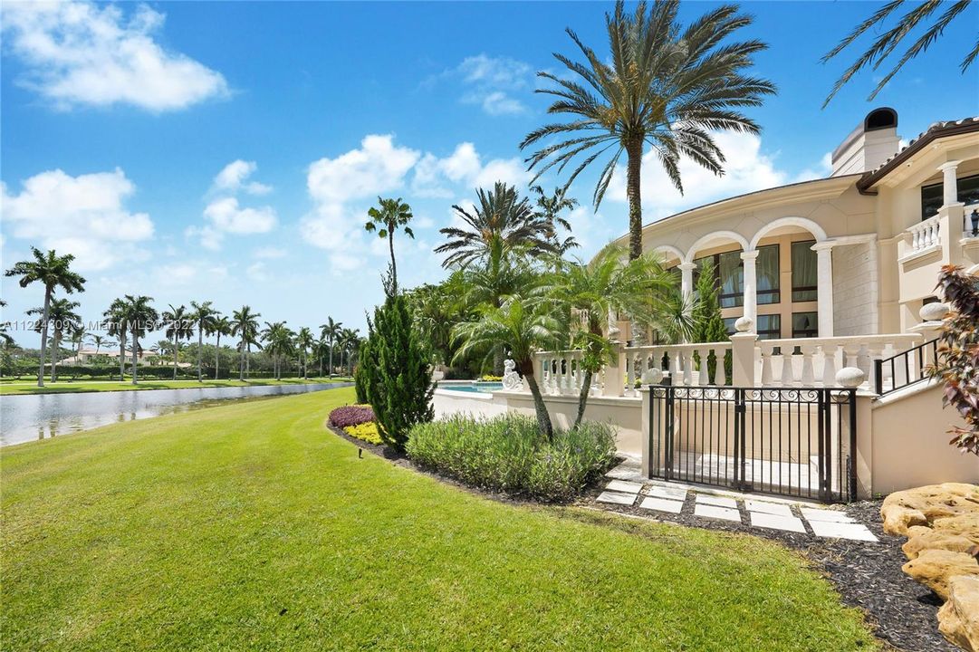 Recently Sold: $7,999,999 (6 beds, 7 baths, 7462 Square Feet)
