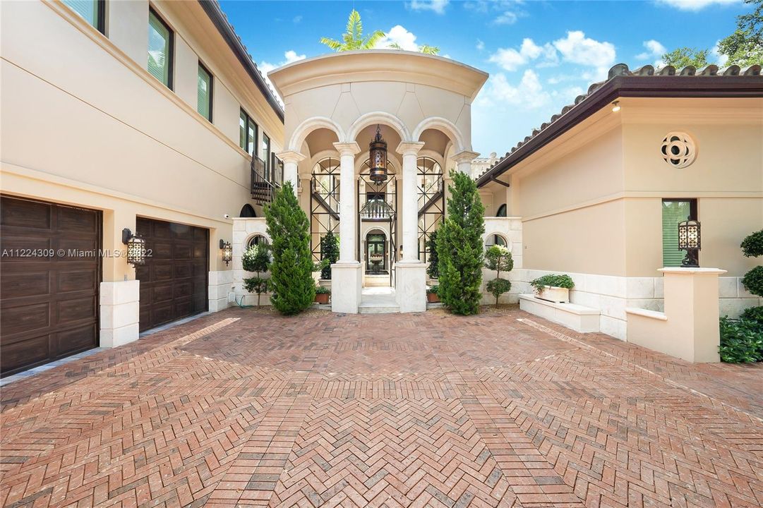 Recently Sold: $7,999,999 (6 beds, 7 baths, 7462 Square Feet)