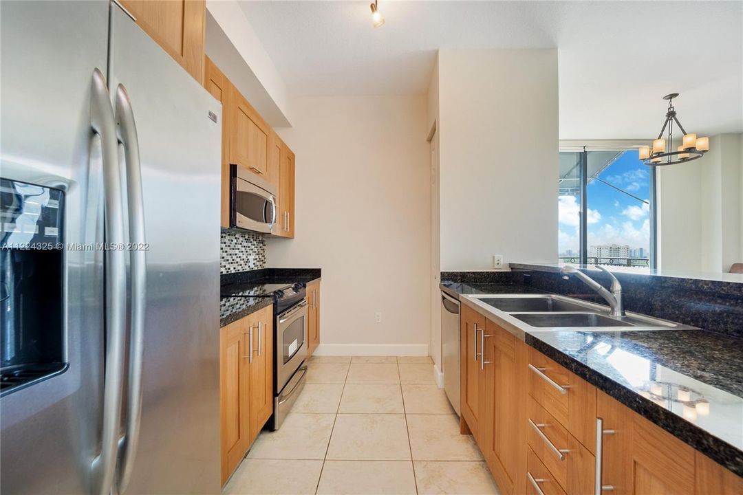 Recently Sold: $749,000 (2 beds, 2 baths, 1108 Square Feet)