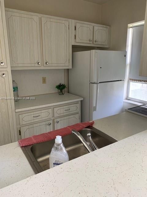 Recently Sold: $159,900 (1 beds, 1 baths, 576 Square Feet)