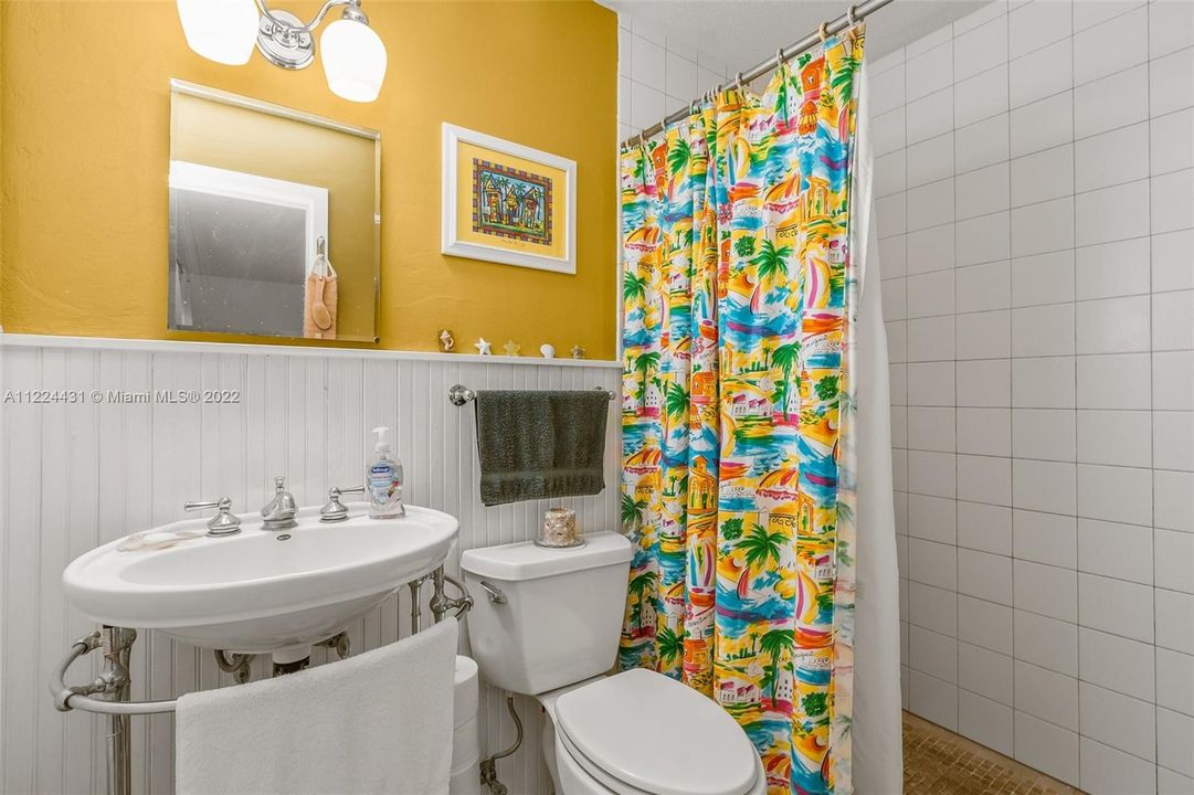 最近售出: $699,900 (2 贝兹, 2 浴室, 1421 平方英尺)