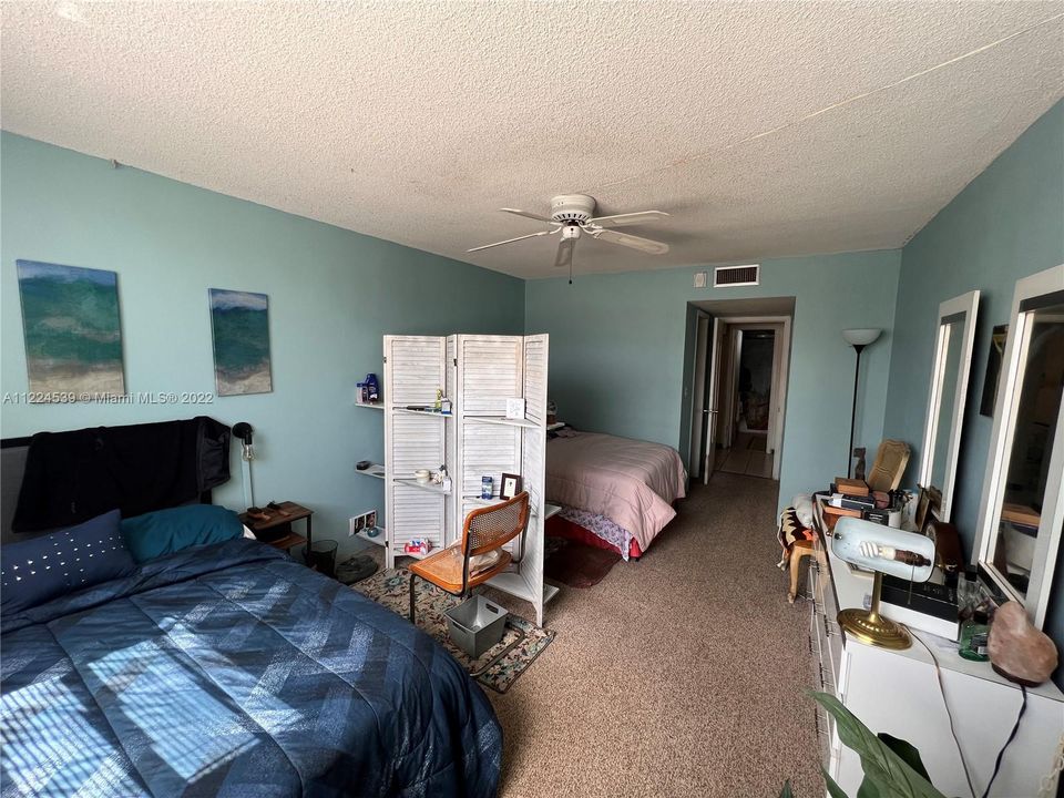 Recently Sold: $145,000 (1 beds, 1 baths, 878 Square Feet)