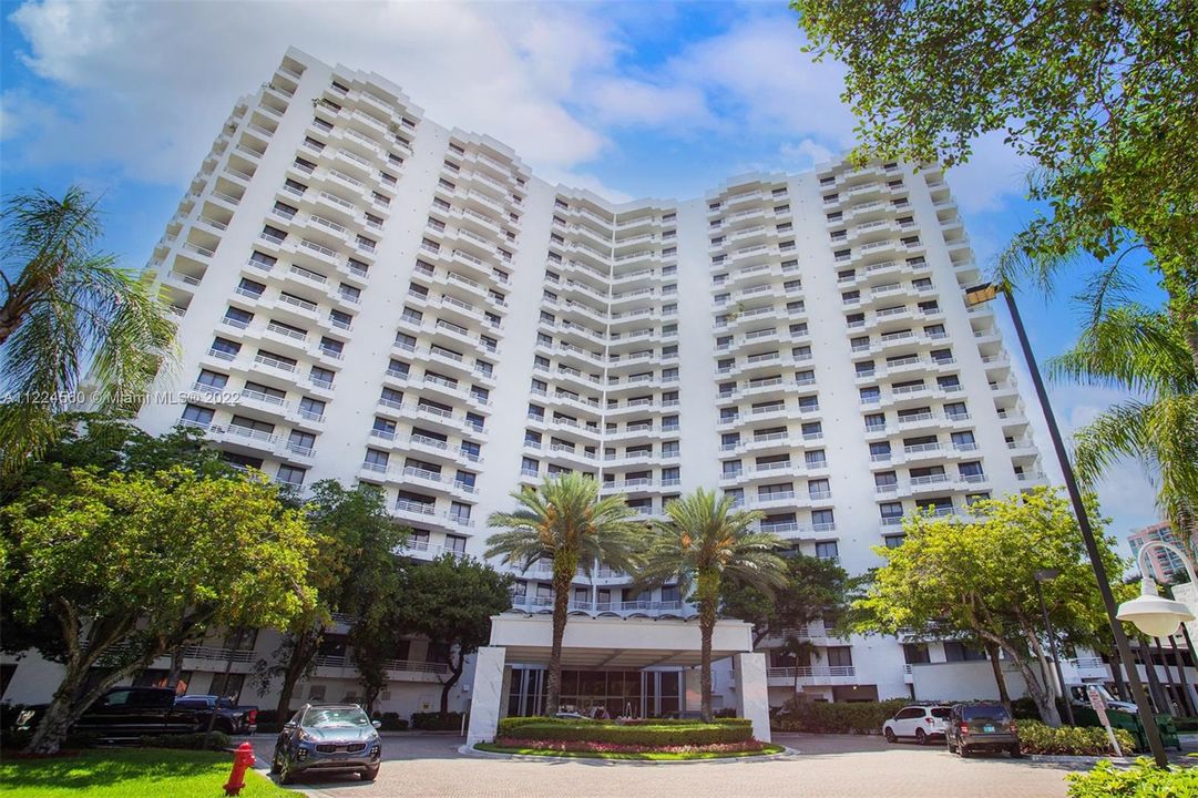 Recently Sold: $340,000 (1 beds, 2 baths, 910 Square Feet)