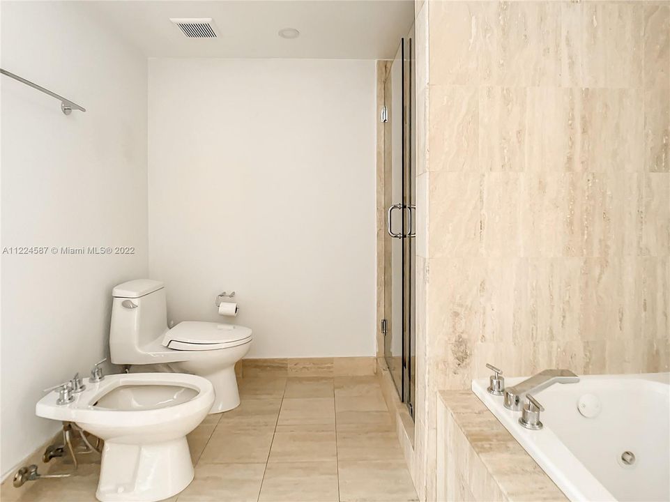 最近租的: $6,000 (2 贝兹, 2 浴室, 1130 平方英尺)