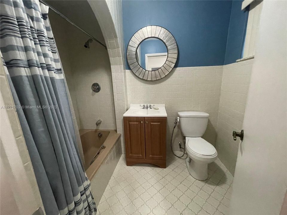 最近租的: $1,200 (1 贝兹, 1 浴室, 700 平方英尺)