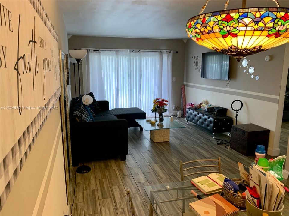 Vendido Recientemente: $159,900 (1 camas, 1 baños, 639 Pies cuadrados)