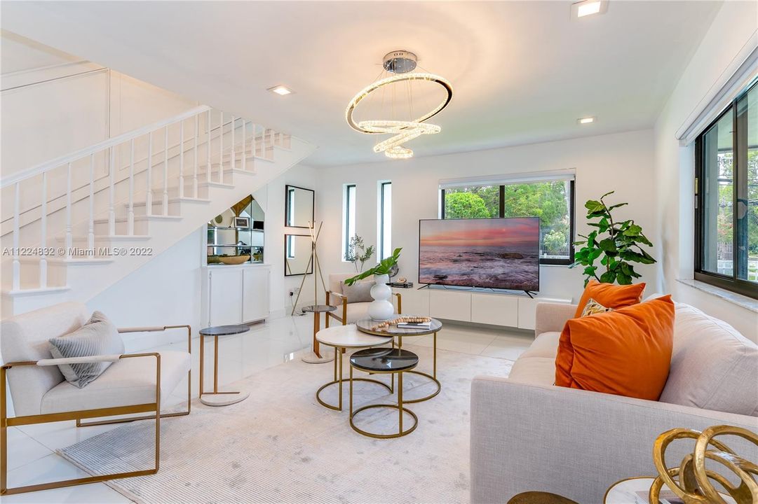 Recently Sold: $1,975,000 (5 beds, 5 baths, 3015 Square Feet)