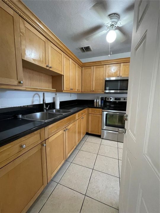 Recently Rented: $3,000 (5 beds, 2 baths, 1287 Square Feet)