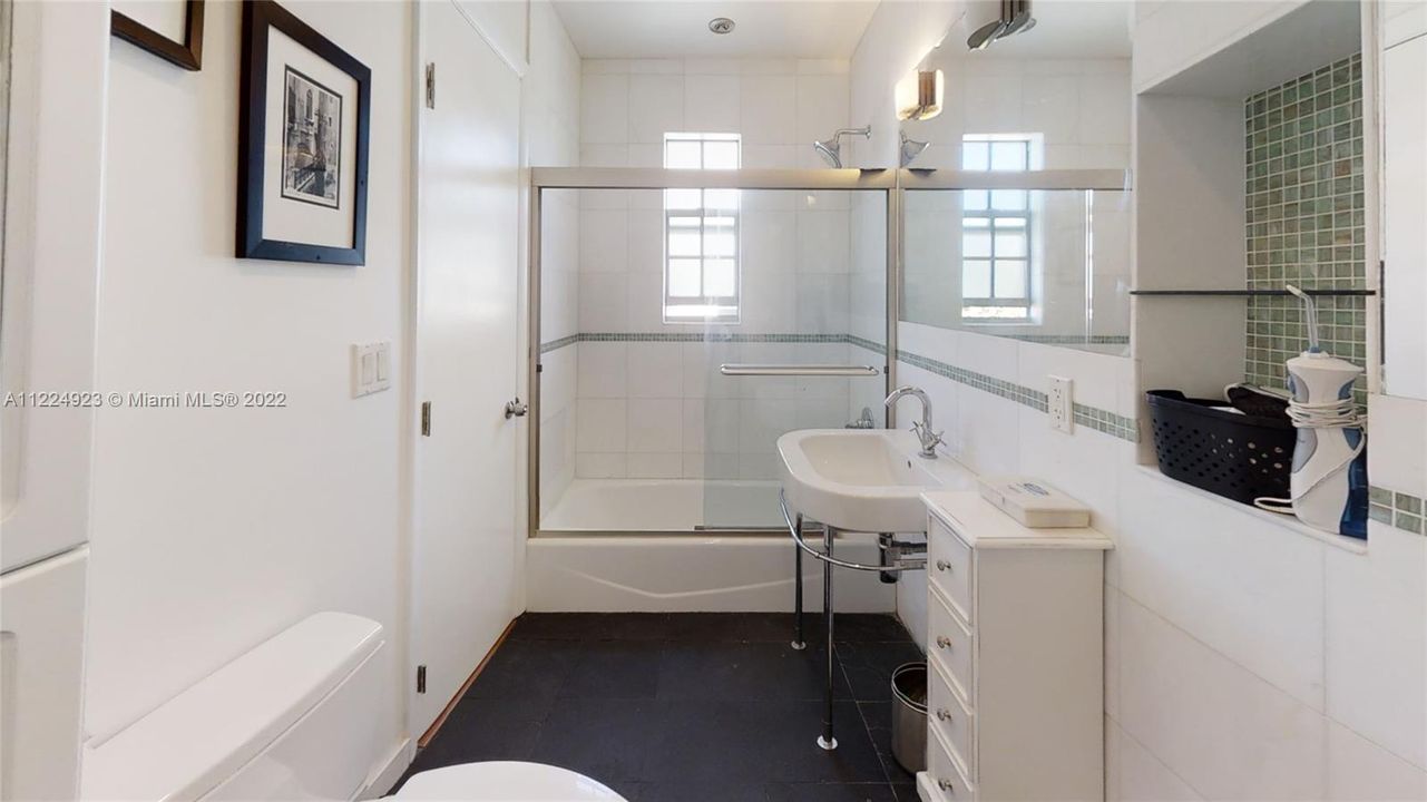 Недавно арендовано: $2,500 (1 спален, 1 ванн, 700 Квадратных фут)