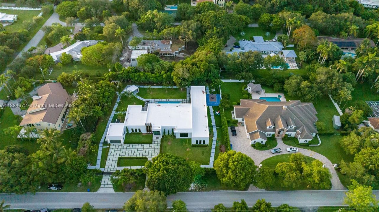 Recently Sold: $6,800,000 (6 beds, 6 baths, 6530 Square Feet)