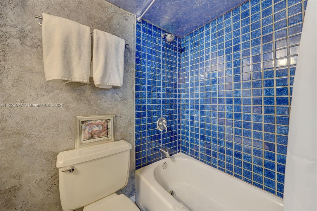 最近售出: $285,000 (2 贝兹, 2 浴室, 1281 平方英尺)