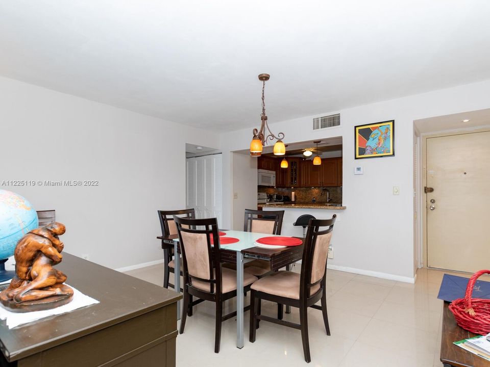 Recently Sold: $550,000 (2 beds, 2 baths, 1400 Square Feet)