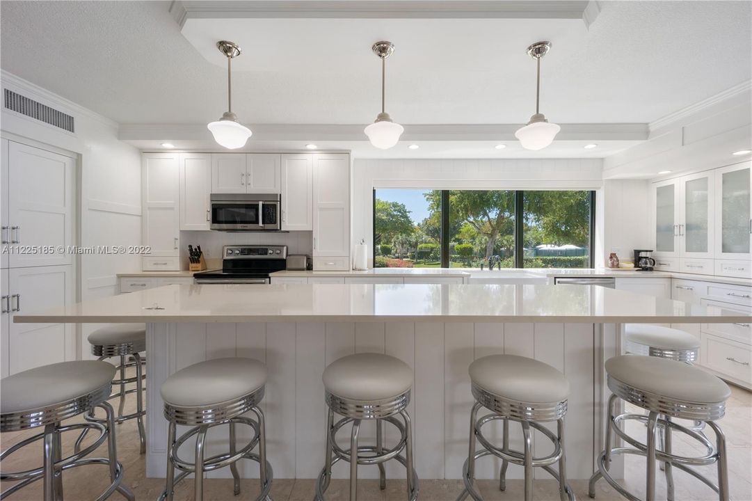 Recently Sold: $2,795,000 (2 beds, 2 baths, 1265 Square Feet)