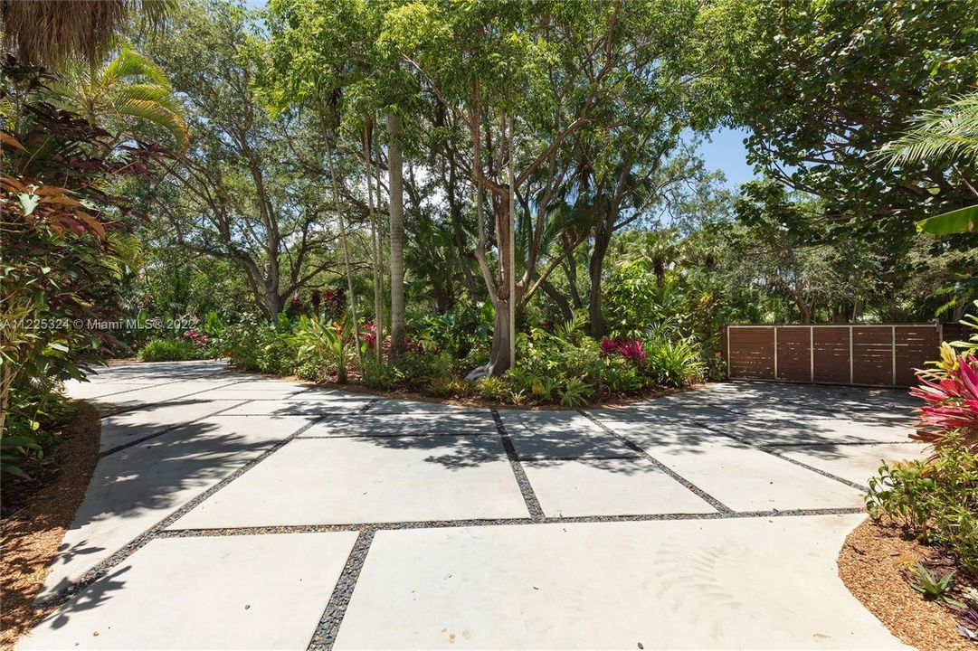 Recently Sold: $2,995,000 (5 beds, 4 baths, 4477 Square Feet)