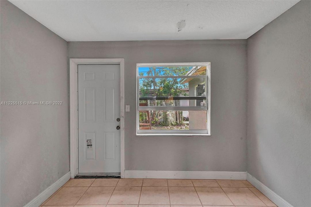 Recently Sold: $380,000 (3 beds, 3 baths, 1744 Square Feet)