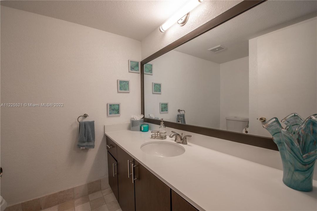Vendido Recientemente: $330,000 (3 camas, 2 baños, 1861 Pies cuadrados)