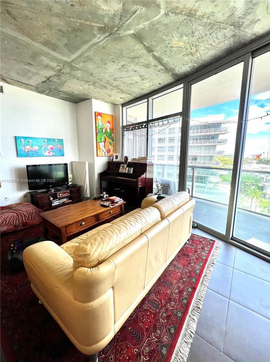 Recently Sold: $640,000 (2 beds, 2 baths, 1181 Square Feet)