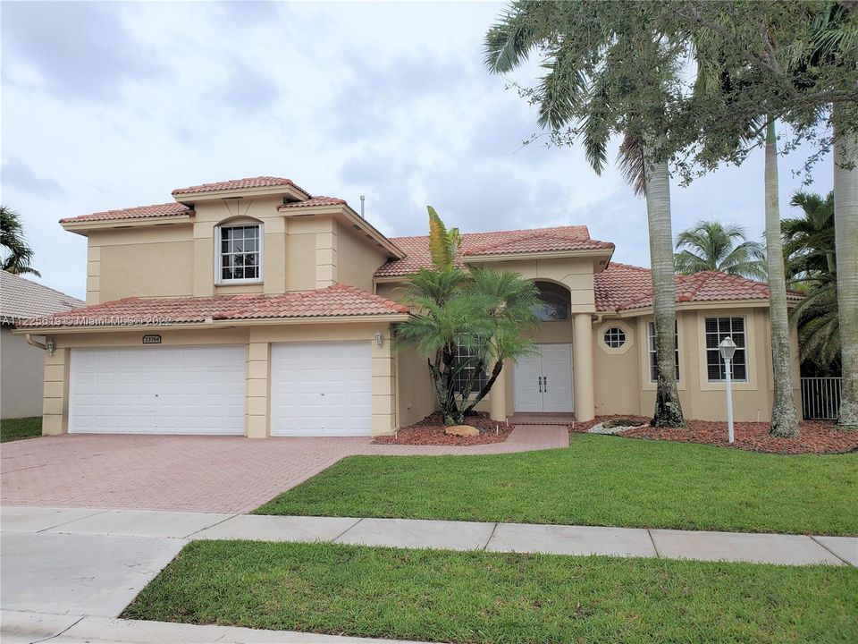 Recently Sold: $949,000 (5 beds, 3 baths, 3345 Square Feet)