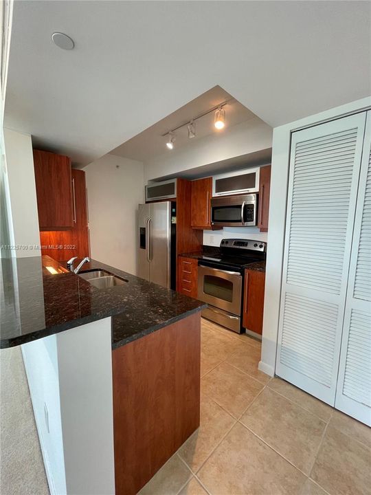 Recently Sold: $450,000 (2 beds, 2 baths, 1155 Square Feet)
