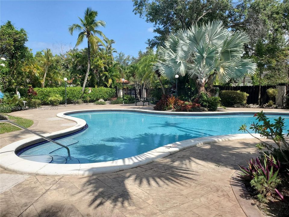 Recently Sold: $340,000 (3 beds, 2 baths, 1336 Square Feet)