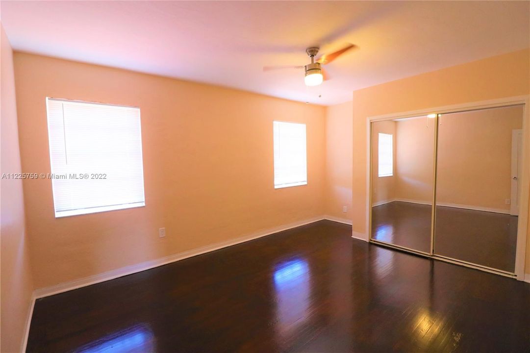 Recently Rented: $3,000 (2 beds, 1 baths, 2480 Square Feet)