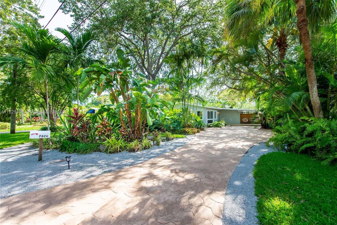 Recently Sold: $875,000 (3 beds, 2 baths, 1222 Square Feet)