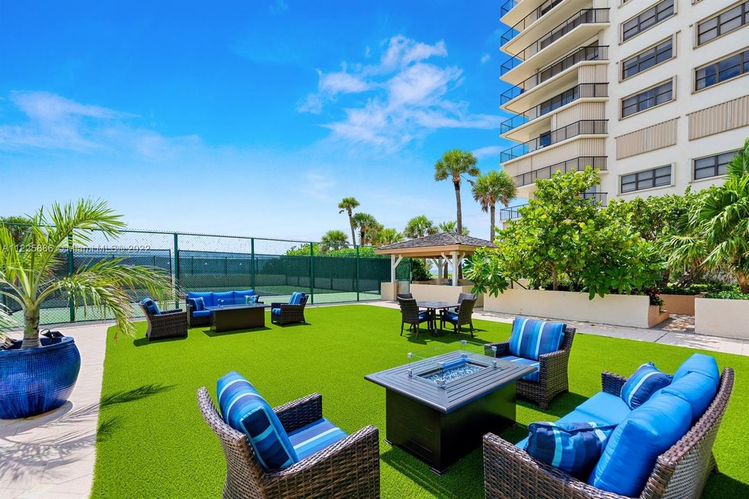 Recently Sold: $1,250,000 (3 beds, 3 baths, 3350 Square Feet)