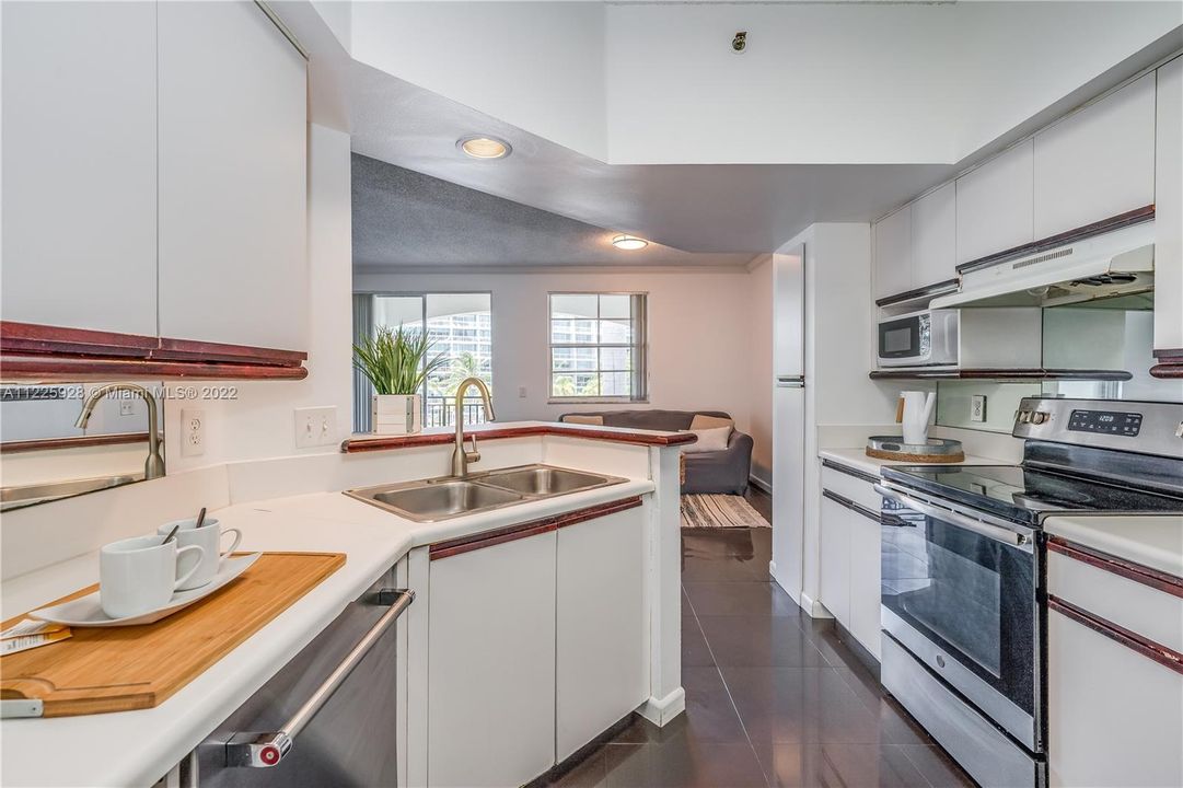 Recently Sold: $468,000 (2 beds, 1 baths, 1024 Square Feet)