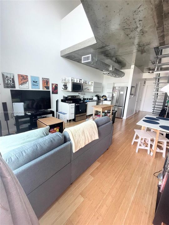 Recently Rented: $3,000 (1 beds, 1 baths, 795 Square Feet)