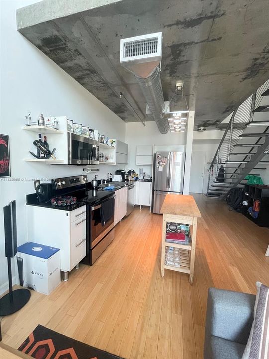 Recently Rented: $3,000 (1 beds, 1 baths, 795 Square Feet)