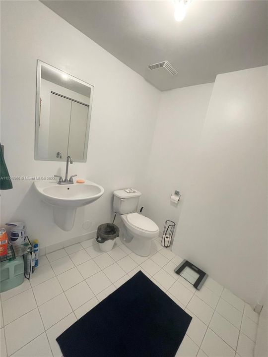 Recently Rented: $3,000 (1 beds, 1 baths, 795 Square Feet)