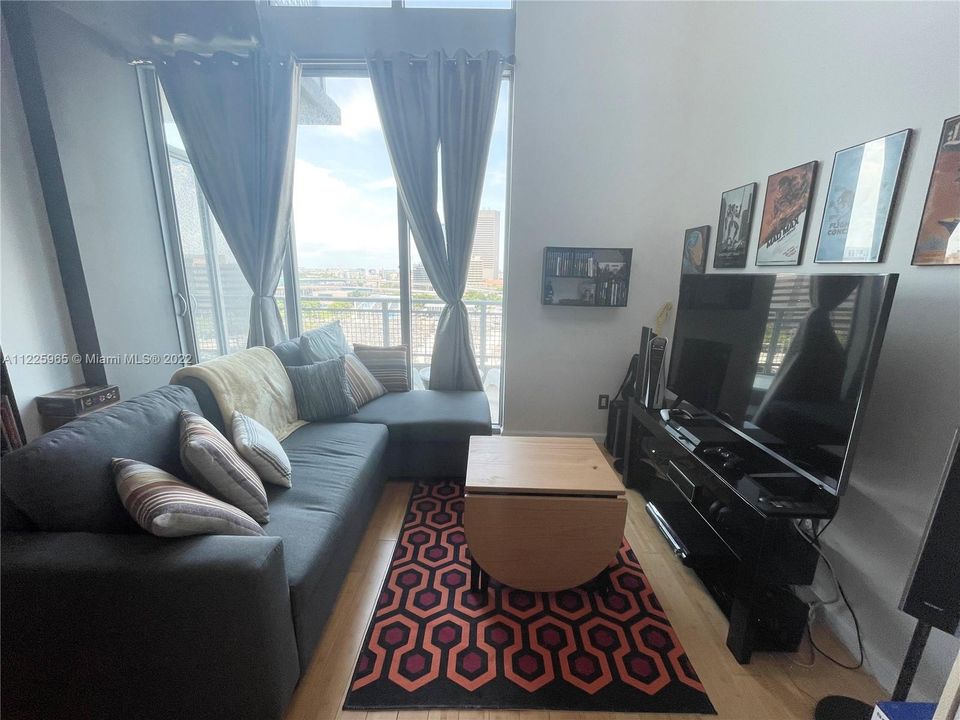 Recently Rented: $3,000 (1 beds, 1 baths, 795 Square Feet)