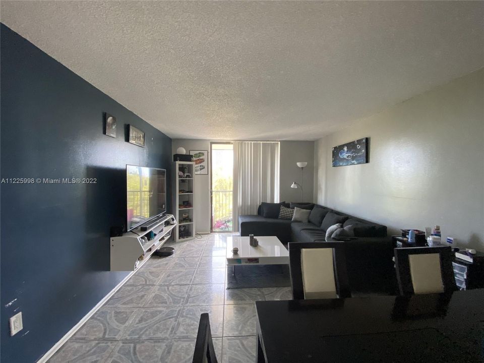 Recently Sold: $164,900 (1 beds, 1 baths, 720 Square Feet)