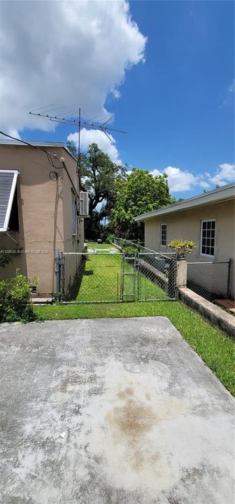 Recently Sold: $449,000 (2 beds, 1 baths, 757 Square Feet)