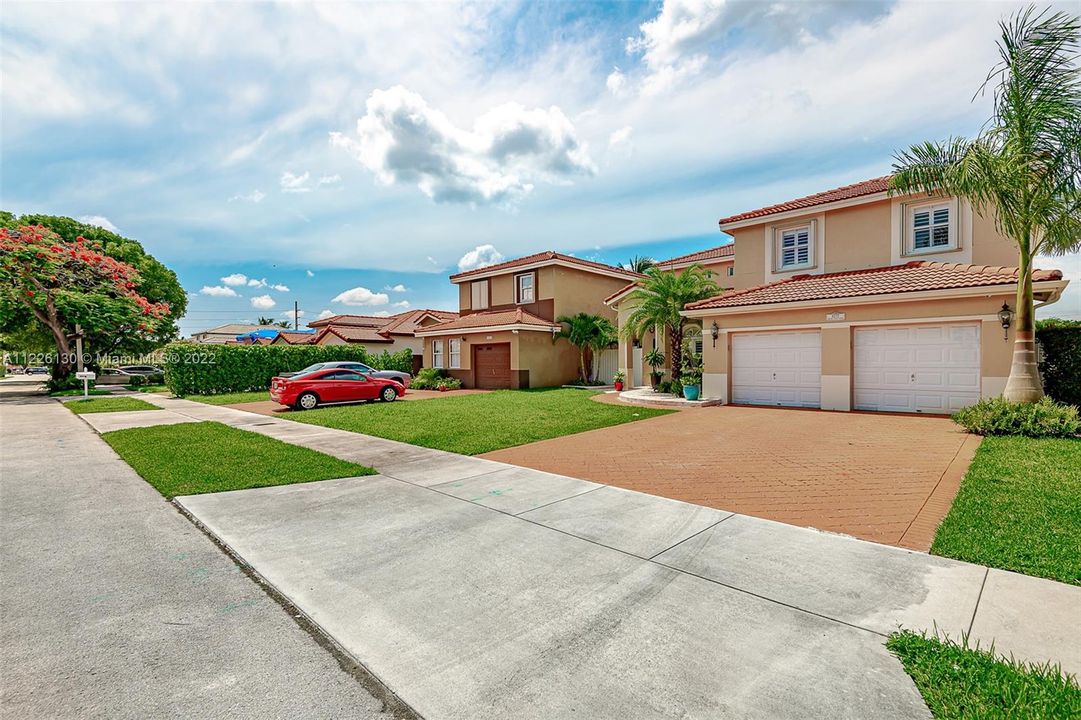 Recently Sold: $850,000 (3 beds, 2 baths, 2634 Square Feet)